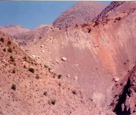 پاورپوینت زمین لغزش و تحلیل دلایل وقوع آن